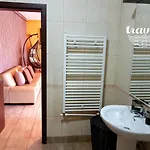 Yvo Lioness & Mamaia Nord Apartment