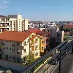Apartment Yvo Lioness & Mamaia Nord