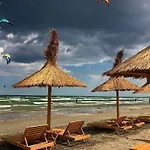 Yvo Lioness & Mamaia Nord * Navodari