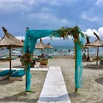 Yvo Lioness & Mamaia Nord
