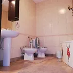 Yvo Lioness & Mamaia Nord Apartment *
