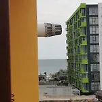 Yvo Lioness & Mamaia Nord Apartment *