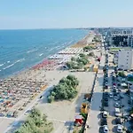 Yvo Lioness & Mamaia Nord Apartment Navodari