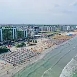 Yvo Lioness & Mamaia Nord Apartment Navodari