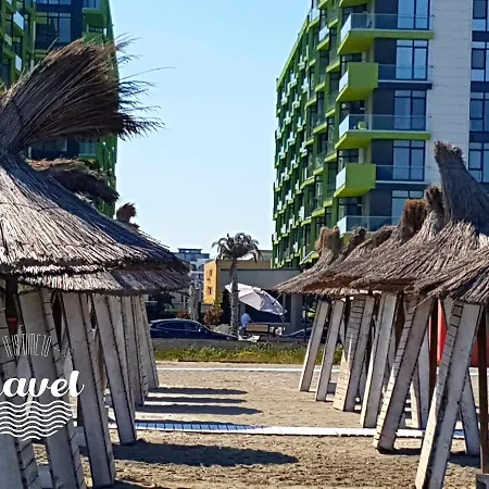 Yvo Lioness & Mamaia Nord Apartment *